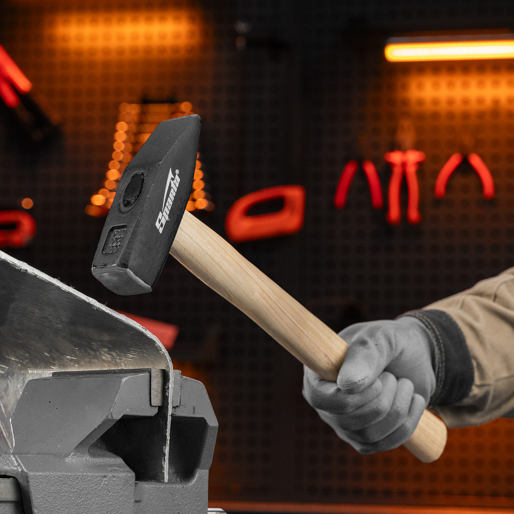 Молоток слесарный, 1000 г, квадратный боек, деревянная рукоятка// Sparta