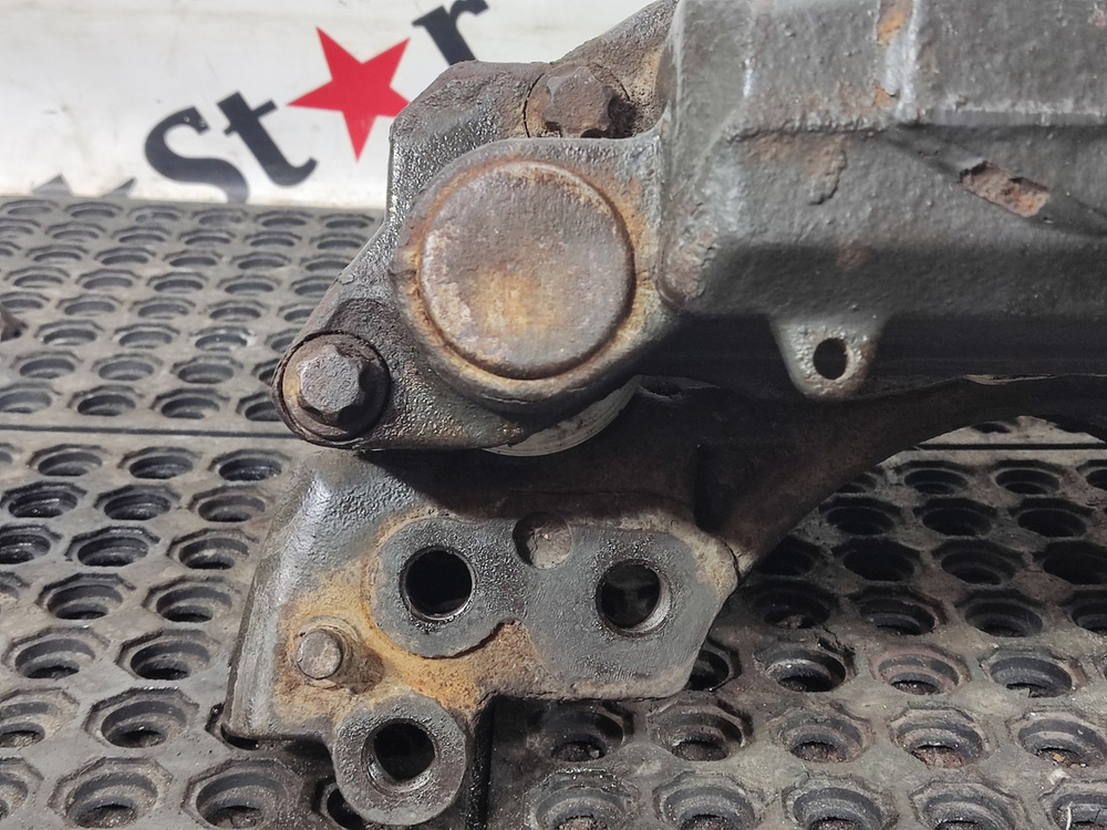 Суппорт передний левый