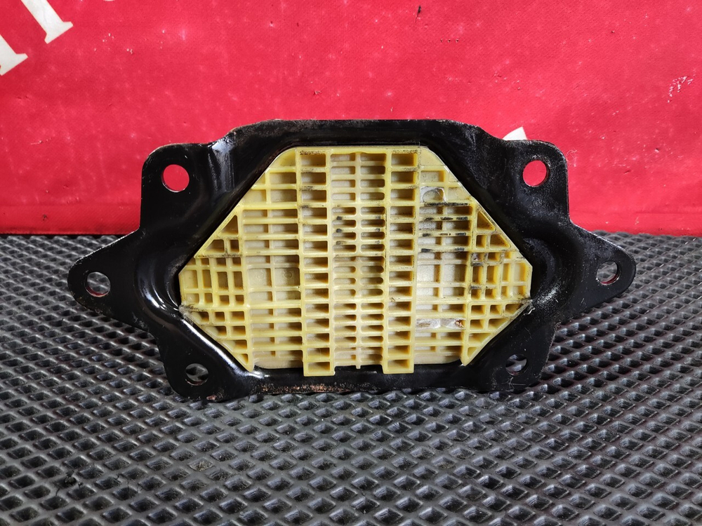 Подушка двигателя задняя