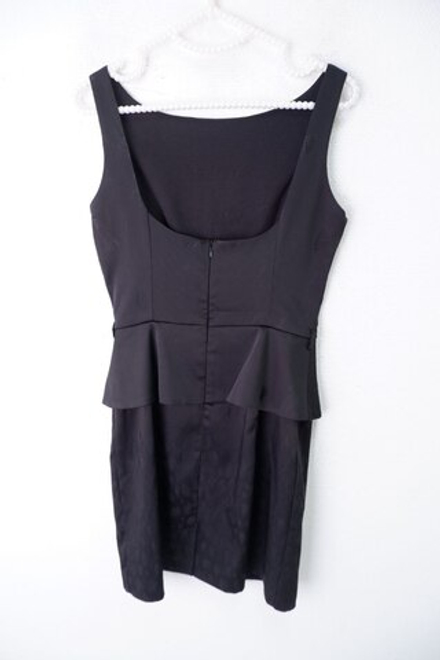 Платье Favori с баской 44 размер