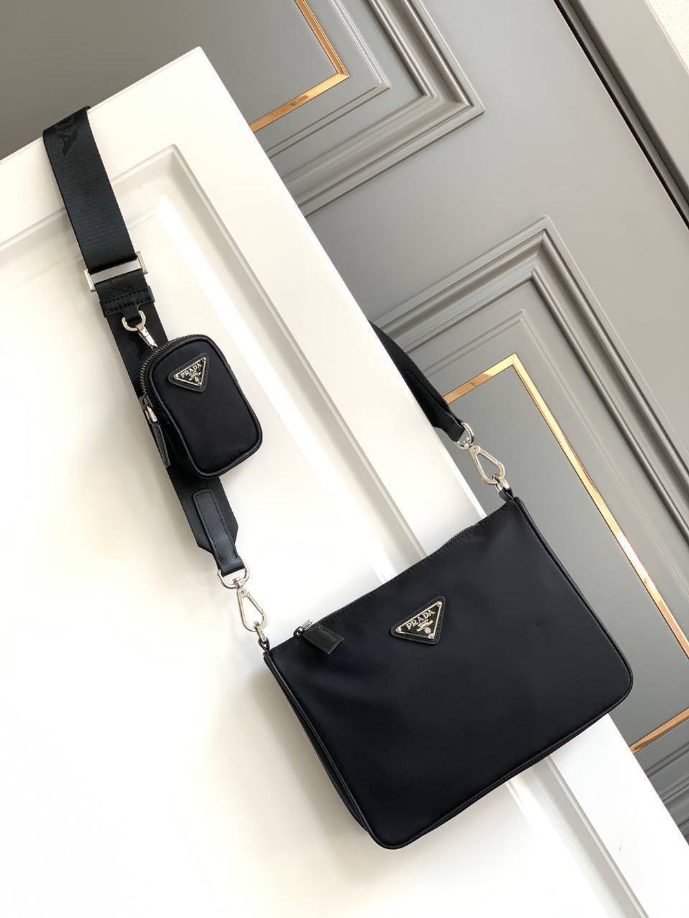 Сумка-мессенжер Prada