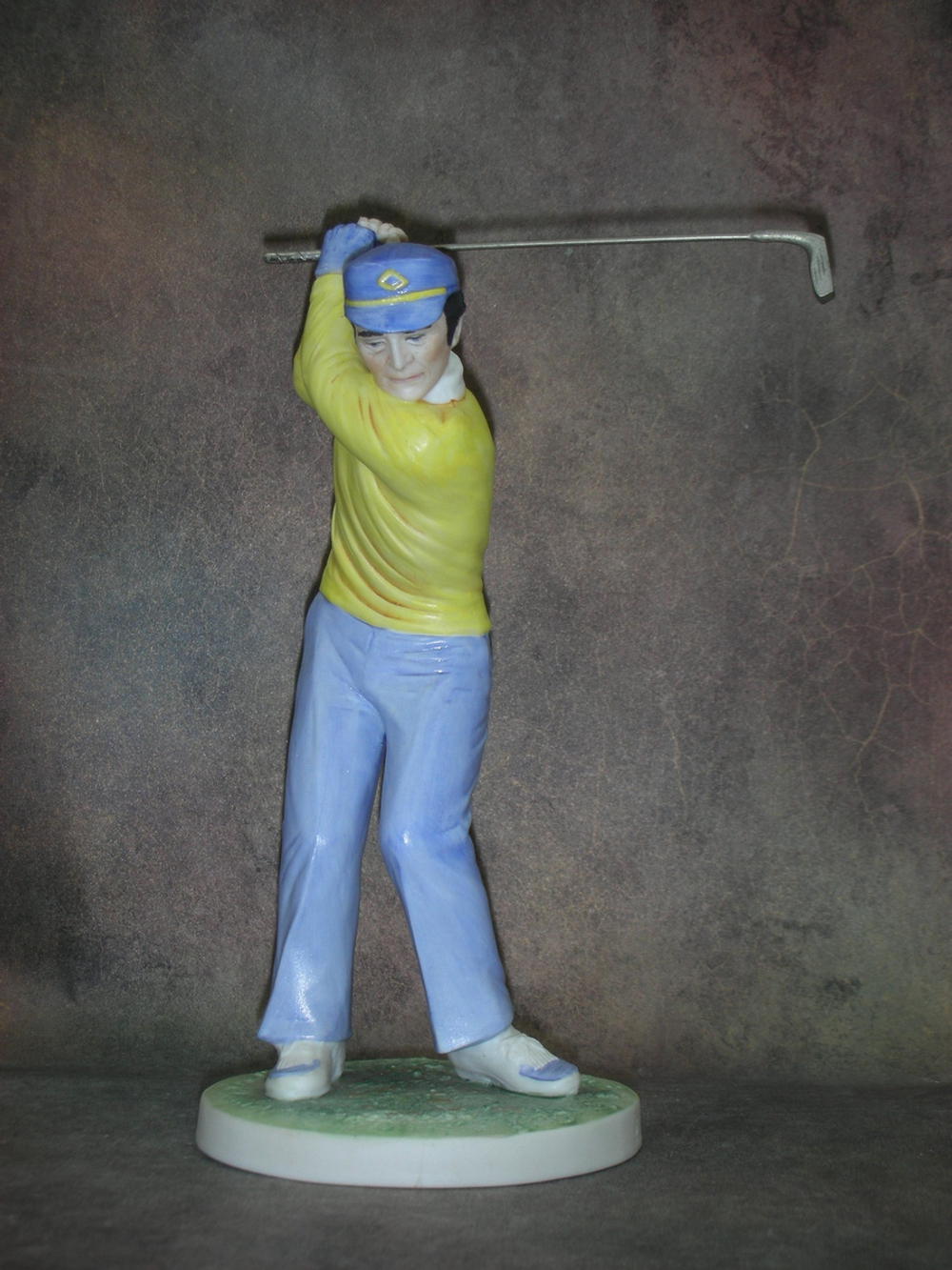 Статуэтка. Фарфор. Гольфист. Coalport. Англия