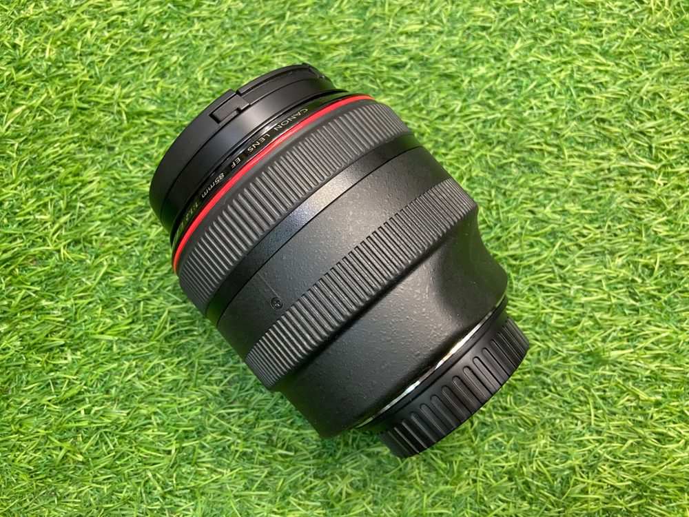 Canon EF 85mm 1.2L II USM