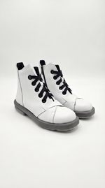Ботинки белые