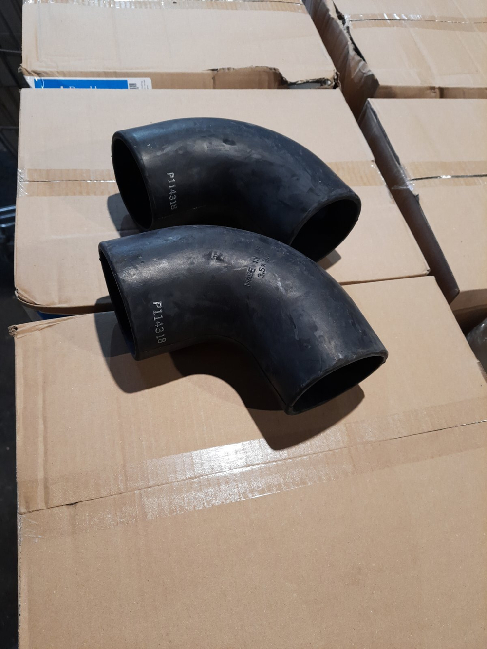 Колено резиновое (патрубок, рукав воздухозаборника) Donaldson P114318