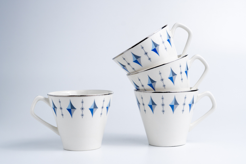 Четыре кофейные чашки из сервиза Camelot