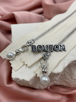 Молния бежевая (молочная) серебро с бегунком жемчужиной