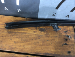 Направляющая стекла двери Renault Clio 3 Оригинал 8200299769