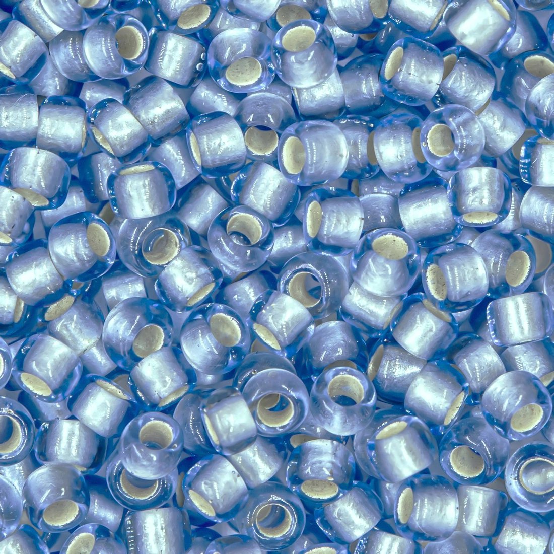 Японский бисер TOHO Round 8/0 (№33F), с внутренним серебрением, прозрачный матовый