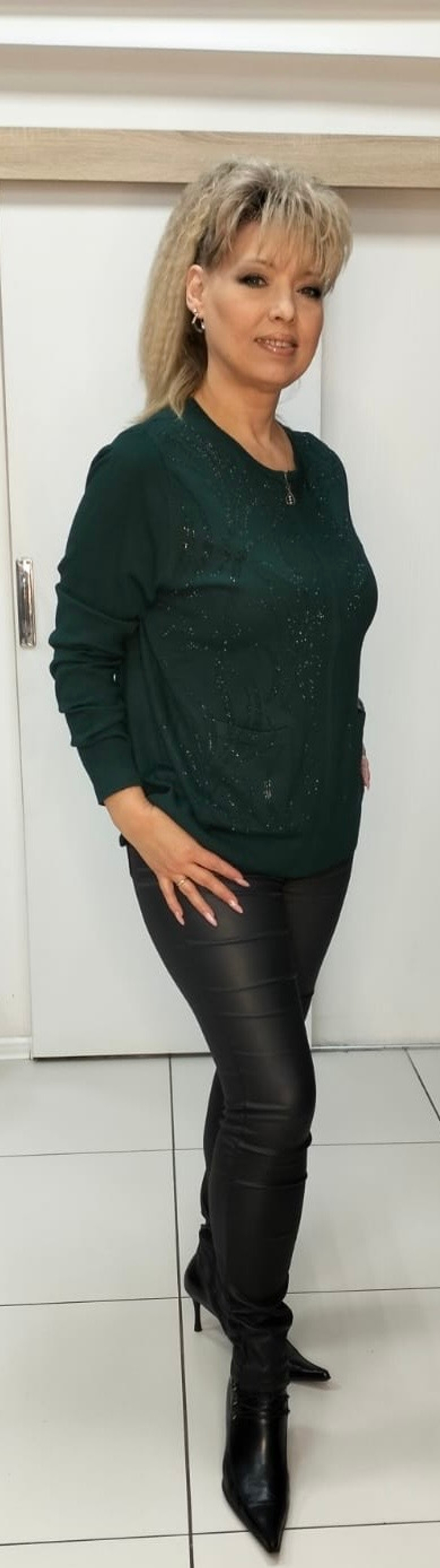 Нарядный жакет со стразовым принтом и кармашками