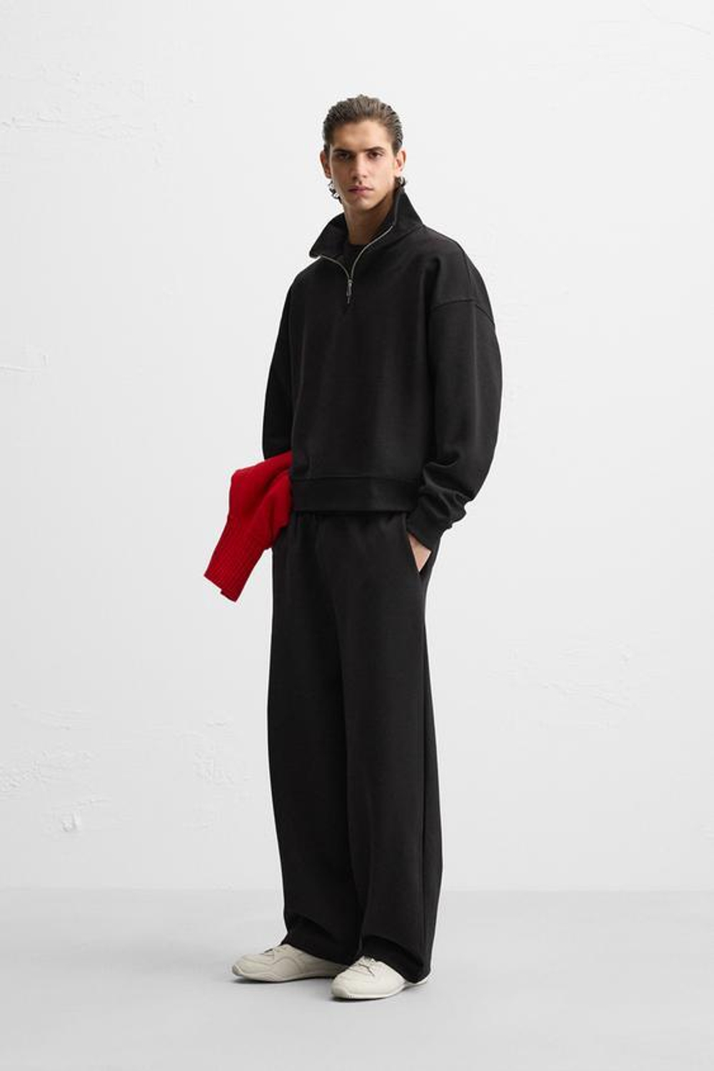 ZARA ТОЛСТОВКА ИЗ ВЫСОКОТЕХНОЛОГИЧНОЙ ТКАНИ С ЗАСТЕЖКОЙ-МОЛНИЕЙ, ЧЕРНЫЙ