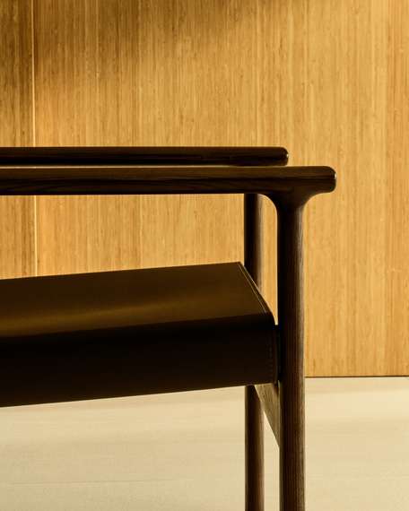 Кресло Jan из переработанной кожи темно-коричневого цвета и ясеня в ореховом цвете