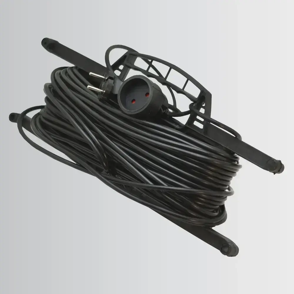 Удлинитель на рамке уличный силовой для сварки ПВС 2х1.5 мм 30 метров, влагозащитный литой штепсель для газонокосилки и триммера. Строительный удлинитель 30 метров, 1 гнездо черный