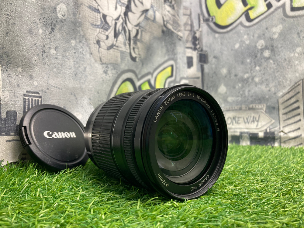 Canon EF-S 18-200mm 3.5-5.6 IS