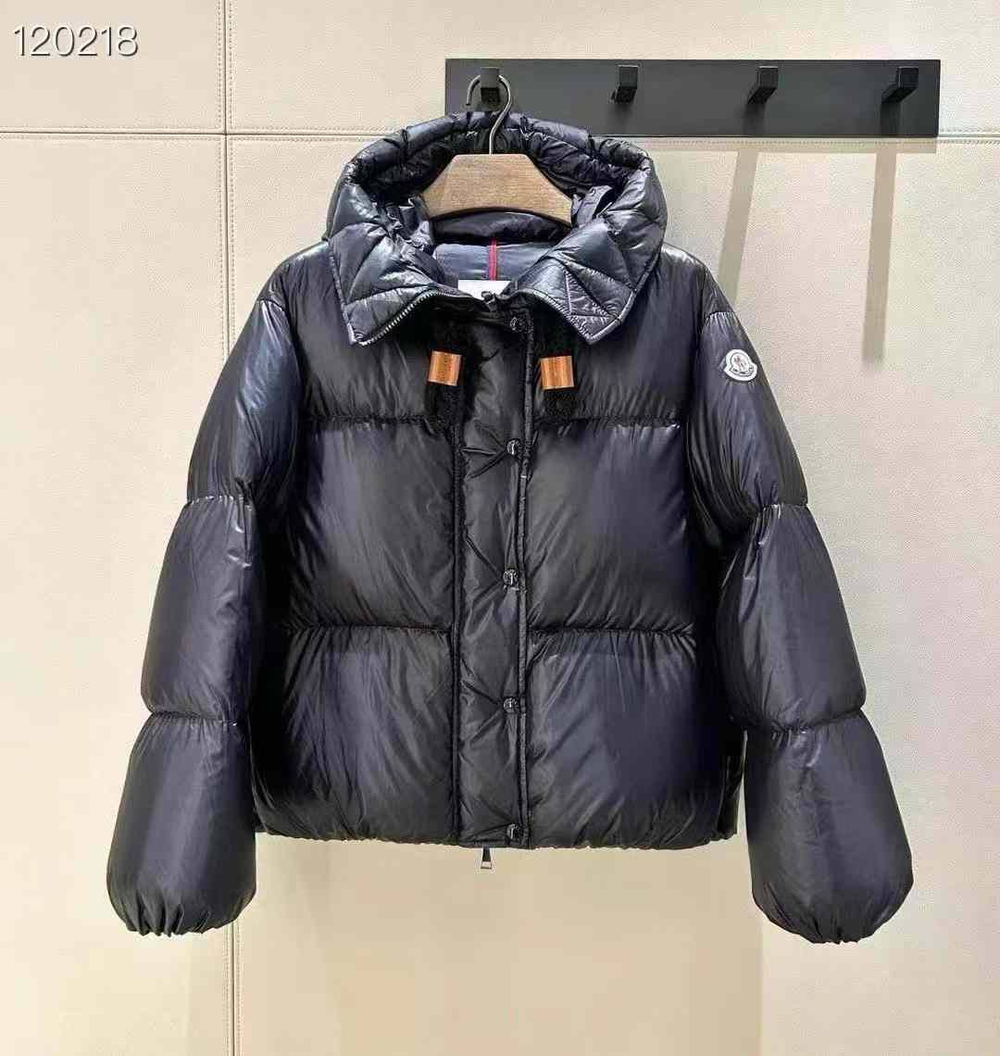 Пуховик Moncler