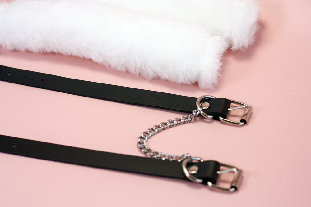 Лунный свет Наручники бейсик на цепи (белые)