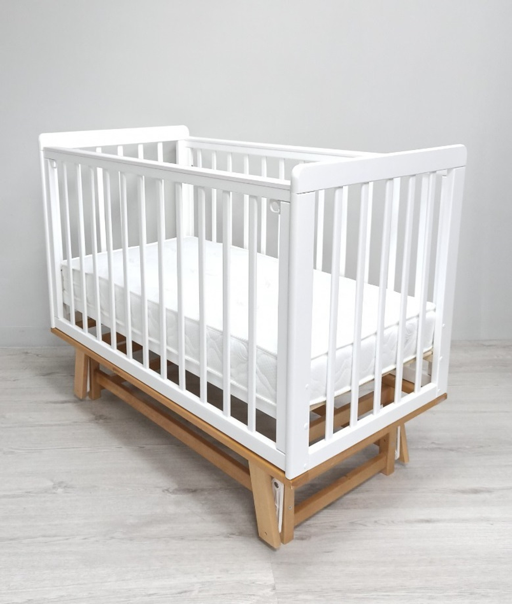 кроватка для новорожденных на маятнике