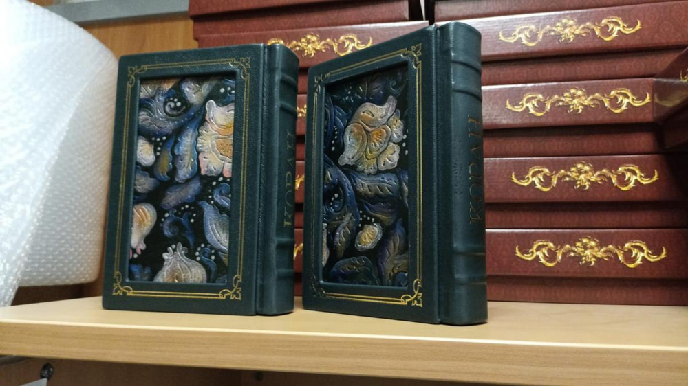 "Коран средний" Книга подарочная в кожаном переплете с росписью и бронзовой накладкой