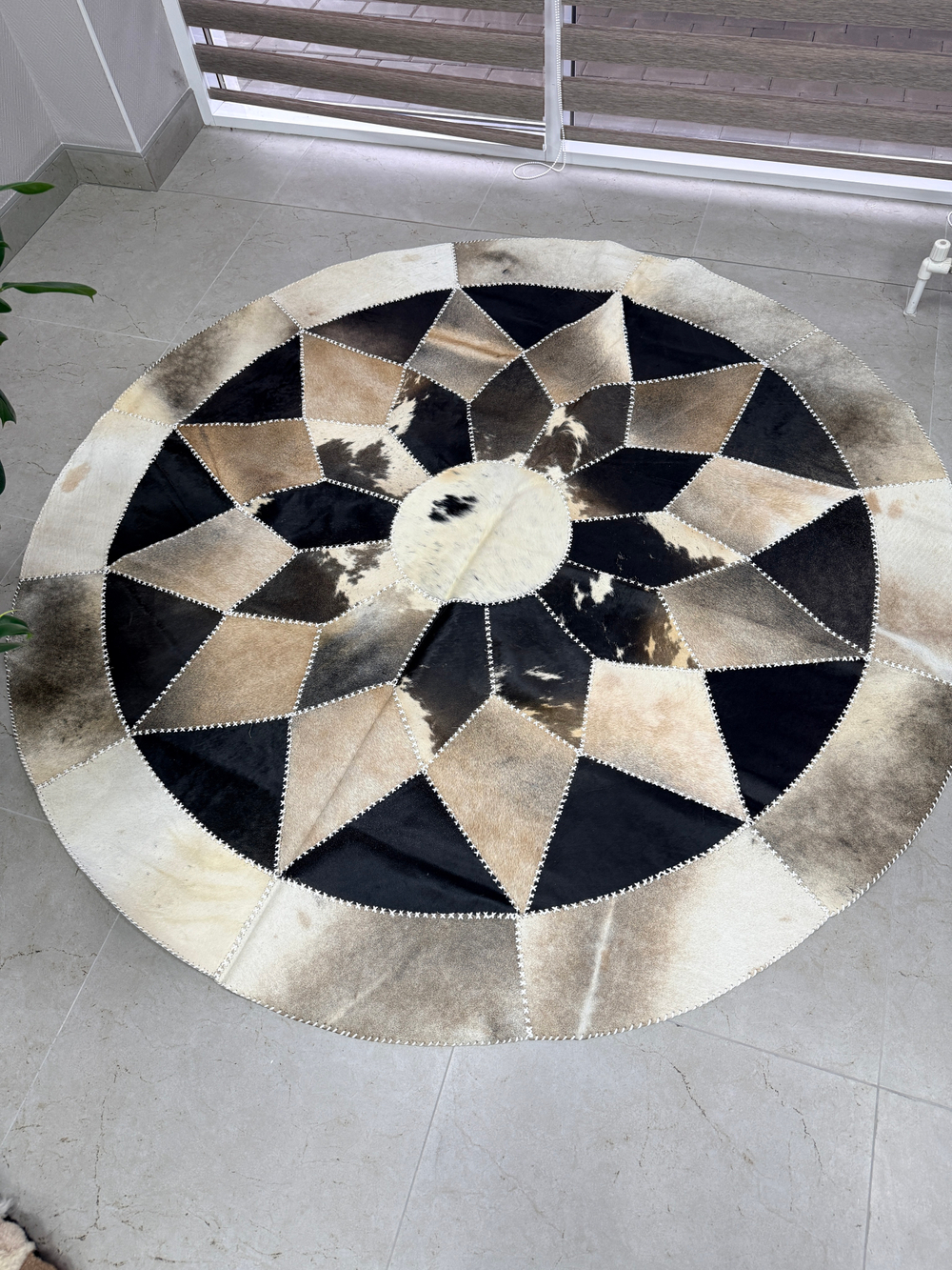 Ковер круглый натуральный на пол / Телячья шкура / 200 см