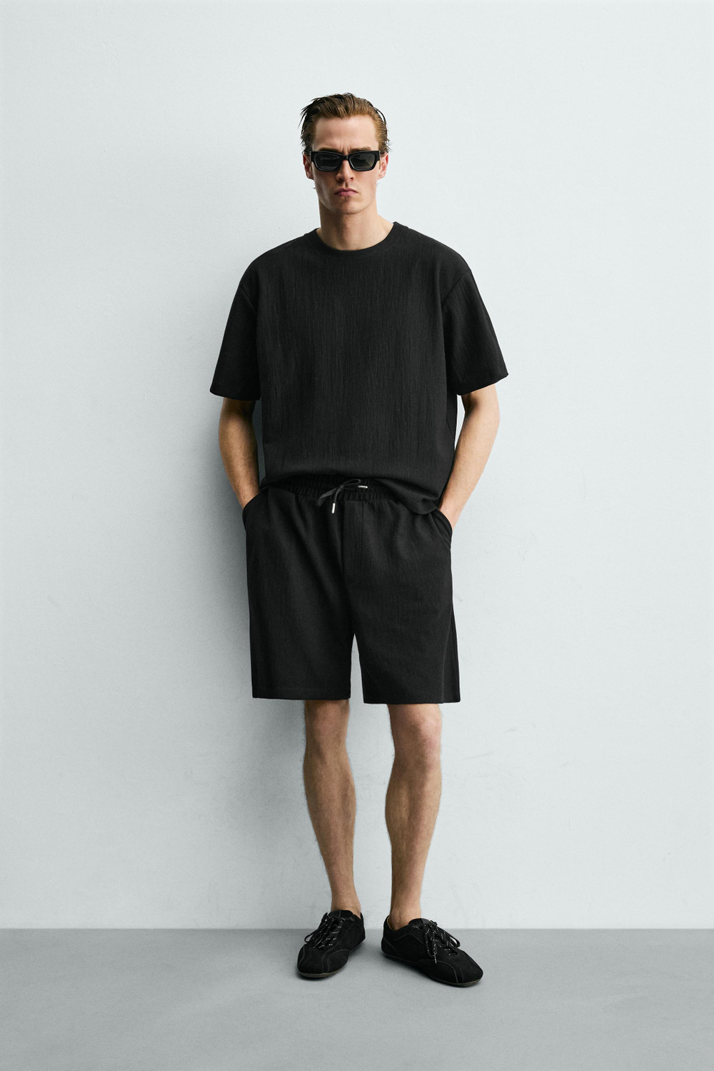 ZARA ФУТБОЛКА RELAXED FIT ИЗ РЕЛЬЕФНОЙ ТКАНИ, ЧЕРНЫЙ
