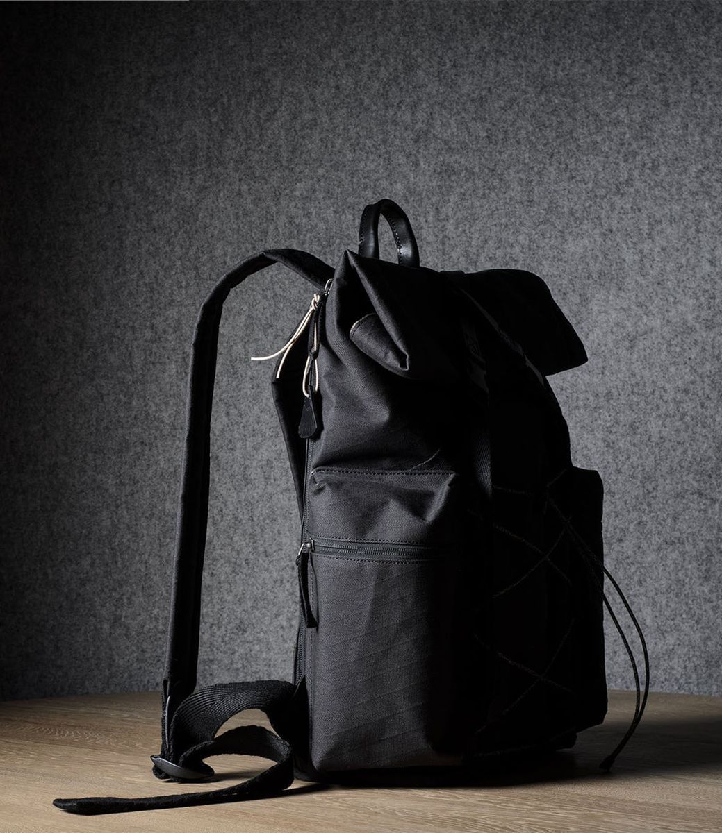 Hard Graft Roll-Top Black Charcoal — рюкзак для путешествий