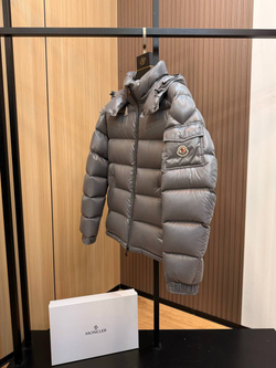 Пуховик Moncler