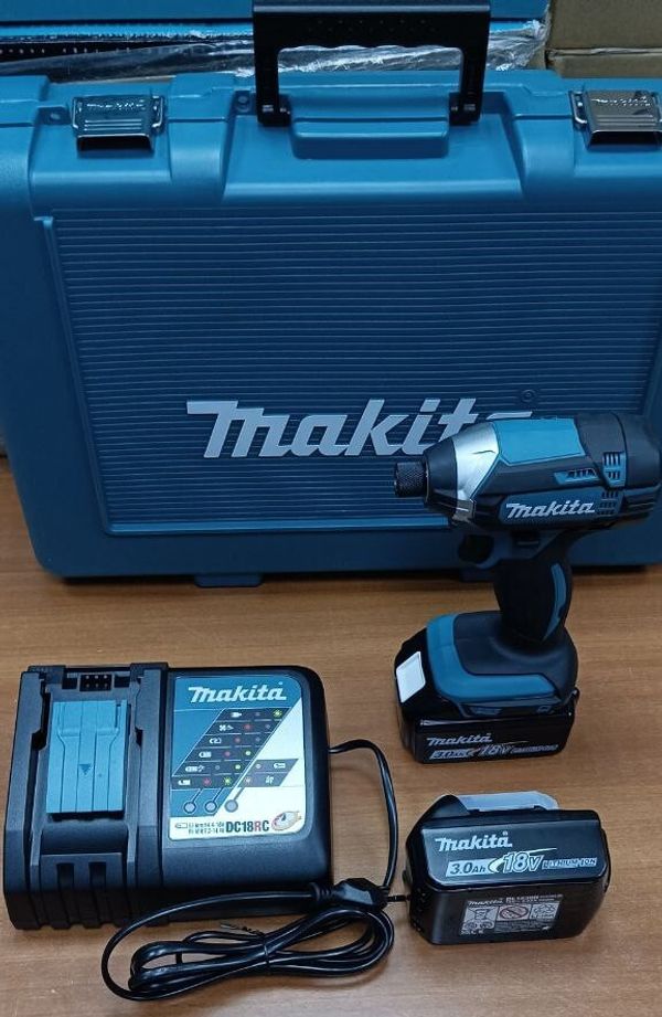 Аккумуляторный ударный шуруповерт Makita DTD152RFE