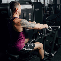 E7034 Гребная тяга с упором на грудь. Стек 110 кг