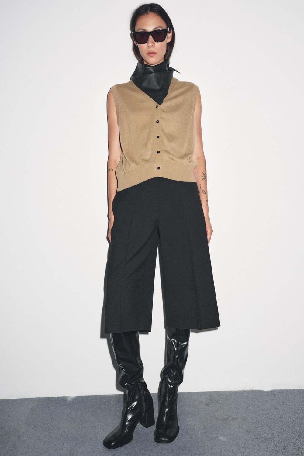 ZARA ОДНОТОННЫЙ ТРИКОТАЖНЫЙ ТОП-ЖИЛЕТ, РЫЖЕВАТО-КОРИЧНЕВЫЙ