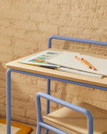 Tinn Письменный стол из ясеневого шпона с синей металлической конструкцией, 75 x 45,5