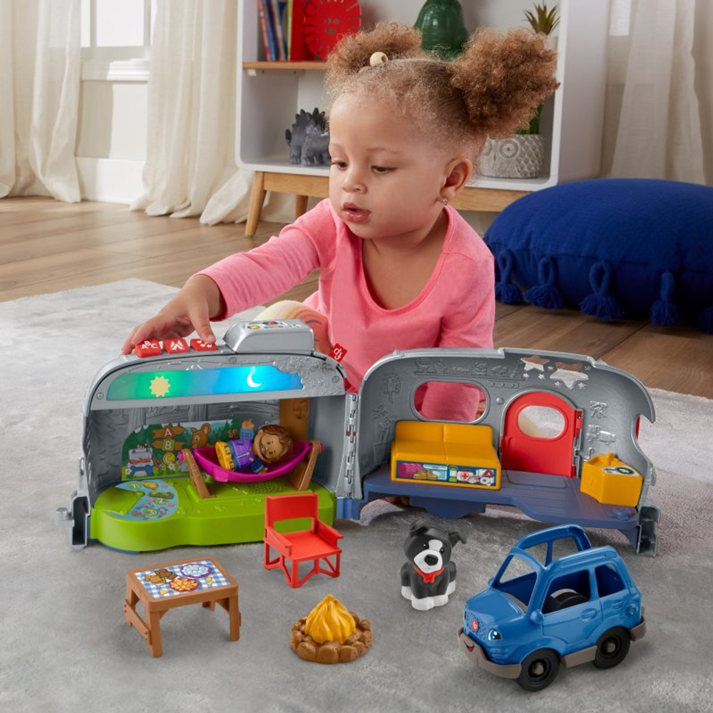 Fisher-Price Little People - Образовательный кемпер маленького исследователя + 2 фигурки + аксессуары HJN43