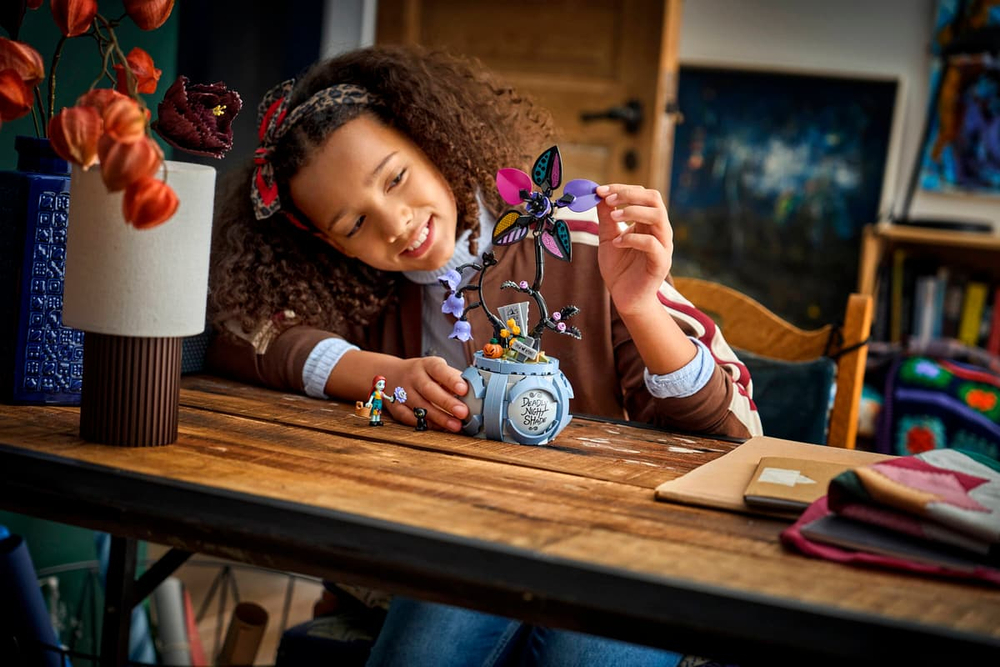 Конструктор LEGO Disney 43288 Sally's Flowerpot