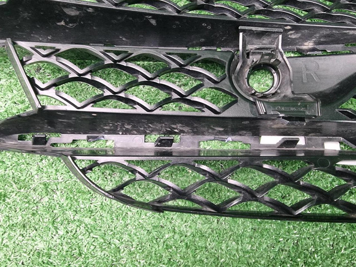 Решетка перед. бампера Mercedes S W222 (17-20) AMG