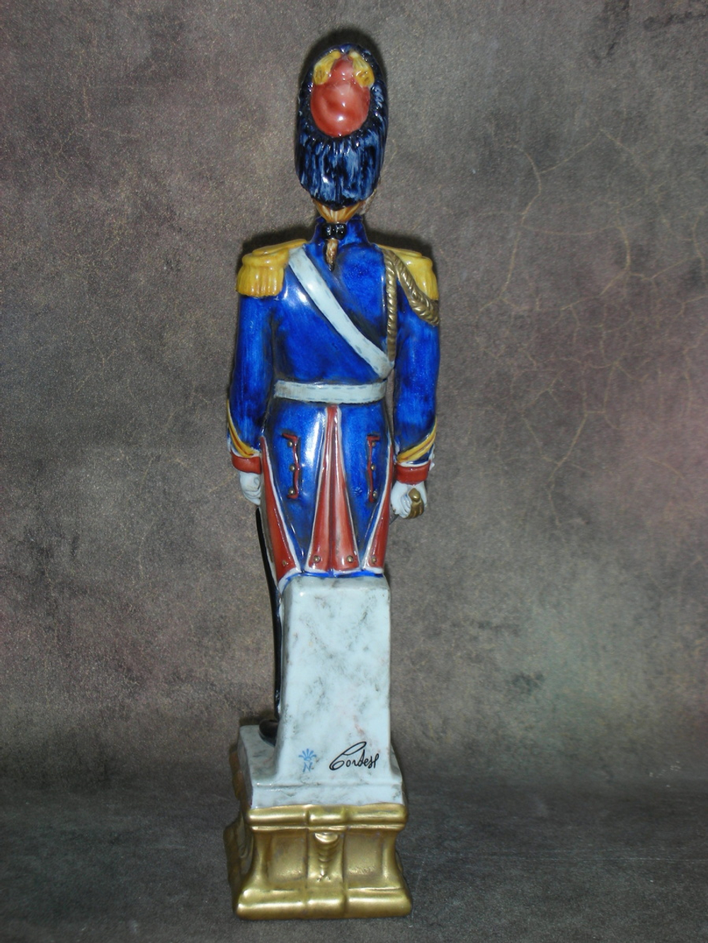 Статуэтка. Фарфор. Солдат. Капрал. Capodimonte. Италия