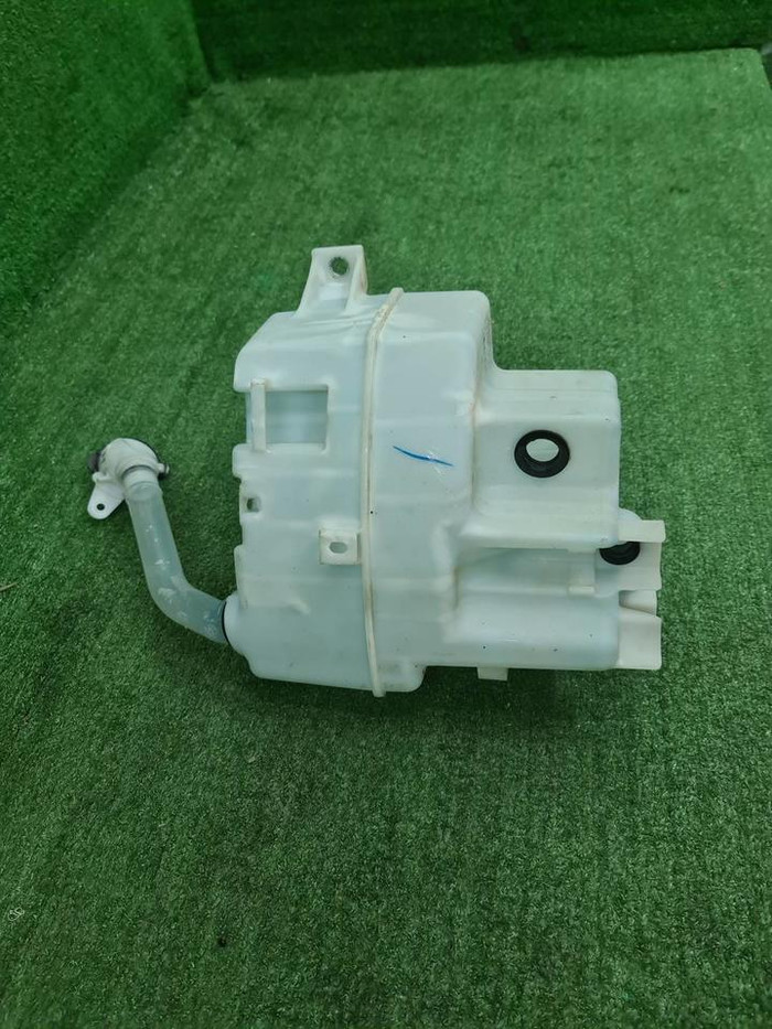 Бачок омывателя Toyota Camry xv70 (2017-н.в.)