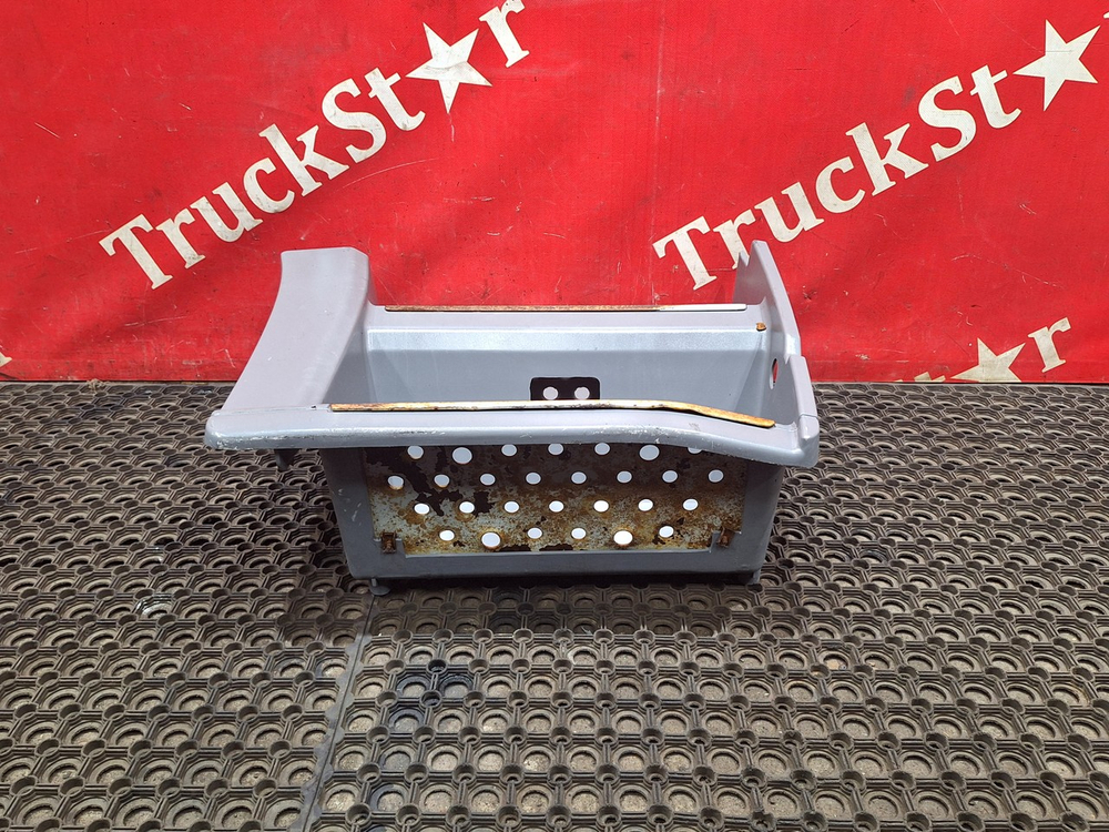 Корпус подножек правый