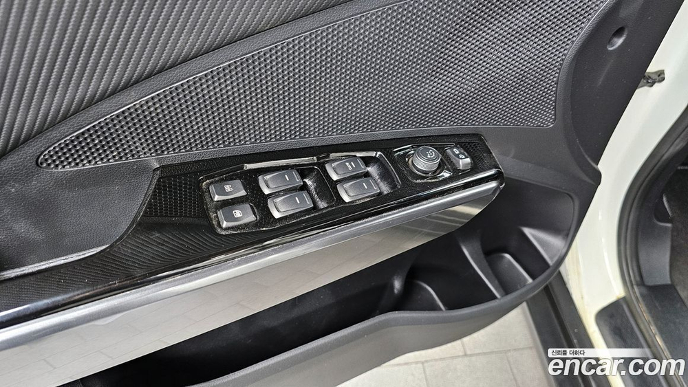 KG Mobility (Ssangyong) Very New Tivoli Бензин 1.5 2WD (11.2021)