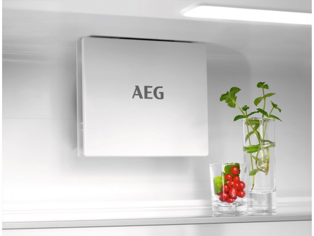 Встраиваемый холодильник AEG TSC7G181ES