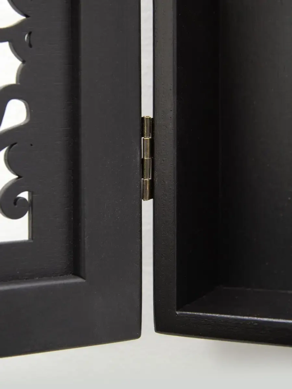 Ключница настенная в прихожую закрытая