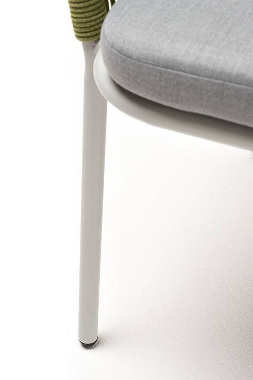 "Марсель" стул плетеный из роупа, каркас алюминий светло-серый (RAL7035) шагрень, роуп салатовый меланж круглый, ткань светло-серая