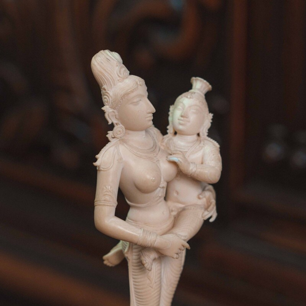 Окимоно «Яшода с маленьким Кришной»