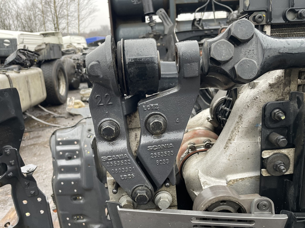 Кронштейн торсиона кабины правый 2020г