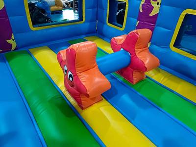 Коммерческий надувной батут "Золотая рыбка" 10*8*3,8 м.