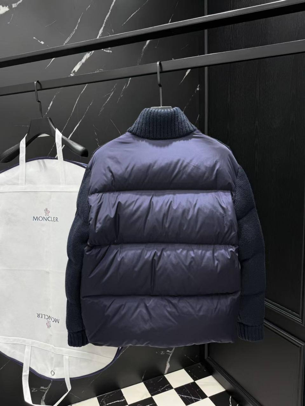 Пуховик Moncler