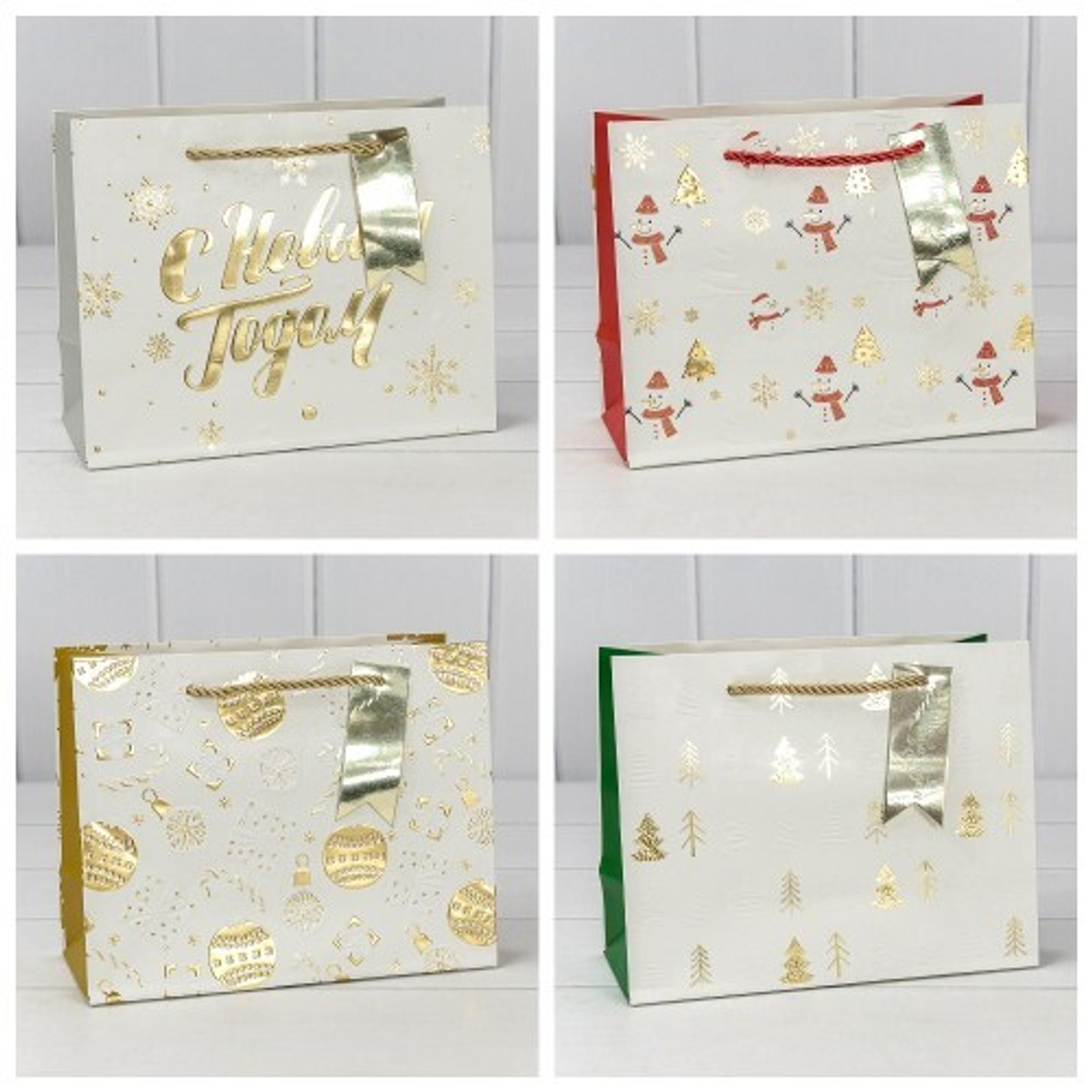 Пакет подарочный 23 х 18 х 10 см Набор 4 шт "Новый год" с тиснением (Белый)