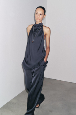 ZARA АТЛАСНЫЙ ТОП С ГОРЛОВИНОЙ ХАЛТЕР — ZW COLLECTION, НЕФТЯНОЙ