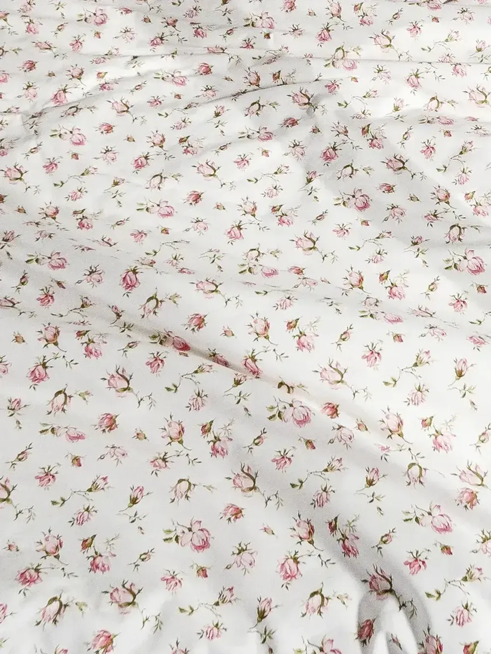 Декоративная наволочка с рюшами, оборками "Розовые бутоны" 50х70 см, 1 шт, без молнии