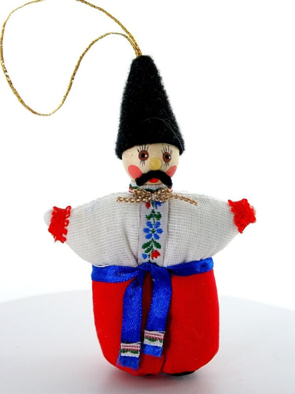 Кукла-потешка сувенирная подвесная. Украинец. Дерево, текстиль.