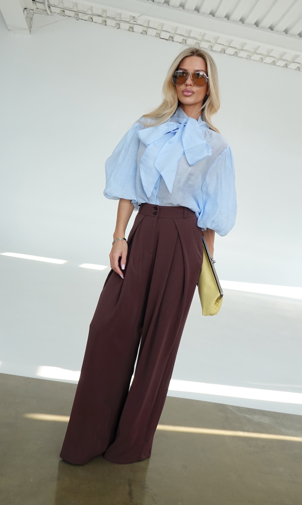 Брюки с защипами из струящейся ткани