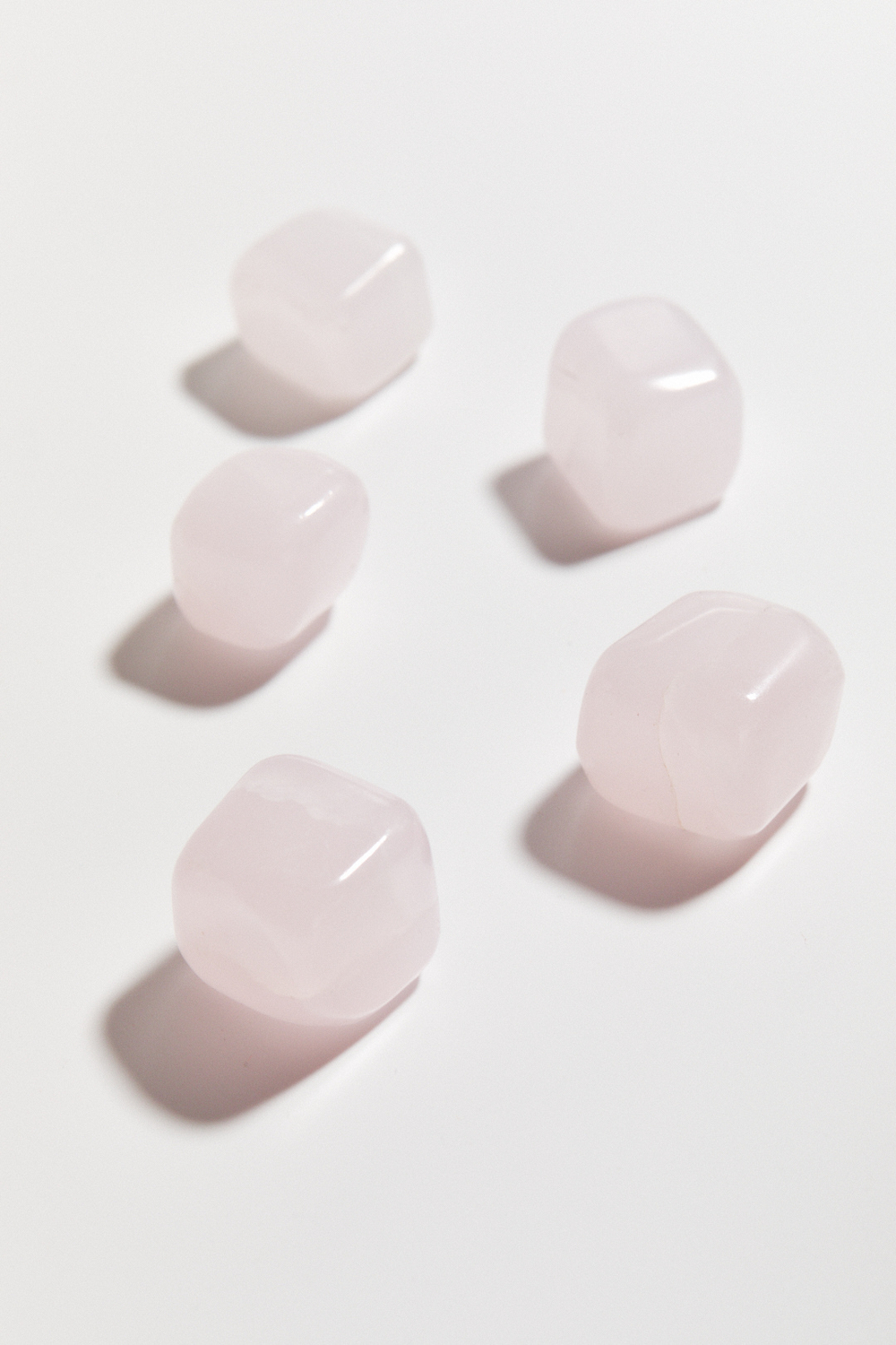 Розовый кальцит галтовка